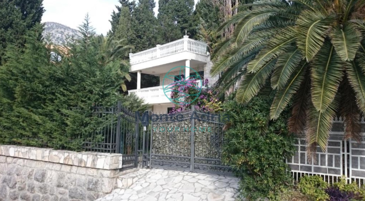 Prodaja kuce od 160m2 u mjestu Sutomore, blizina Bara